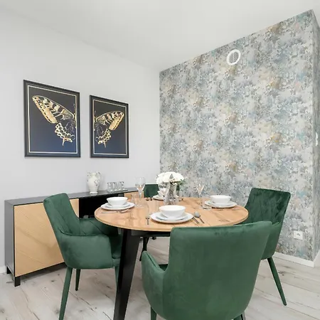 With Balcony And Free Garage By Renters