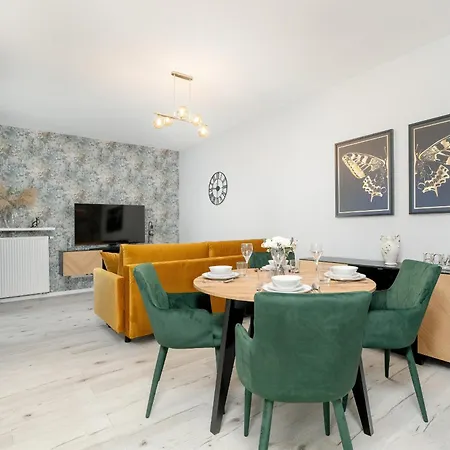 With Balcony And Free Garage By Renters * Poznań