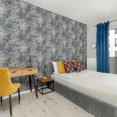 With Balcony And Free Garage By Renters Apartman *